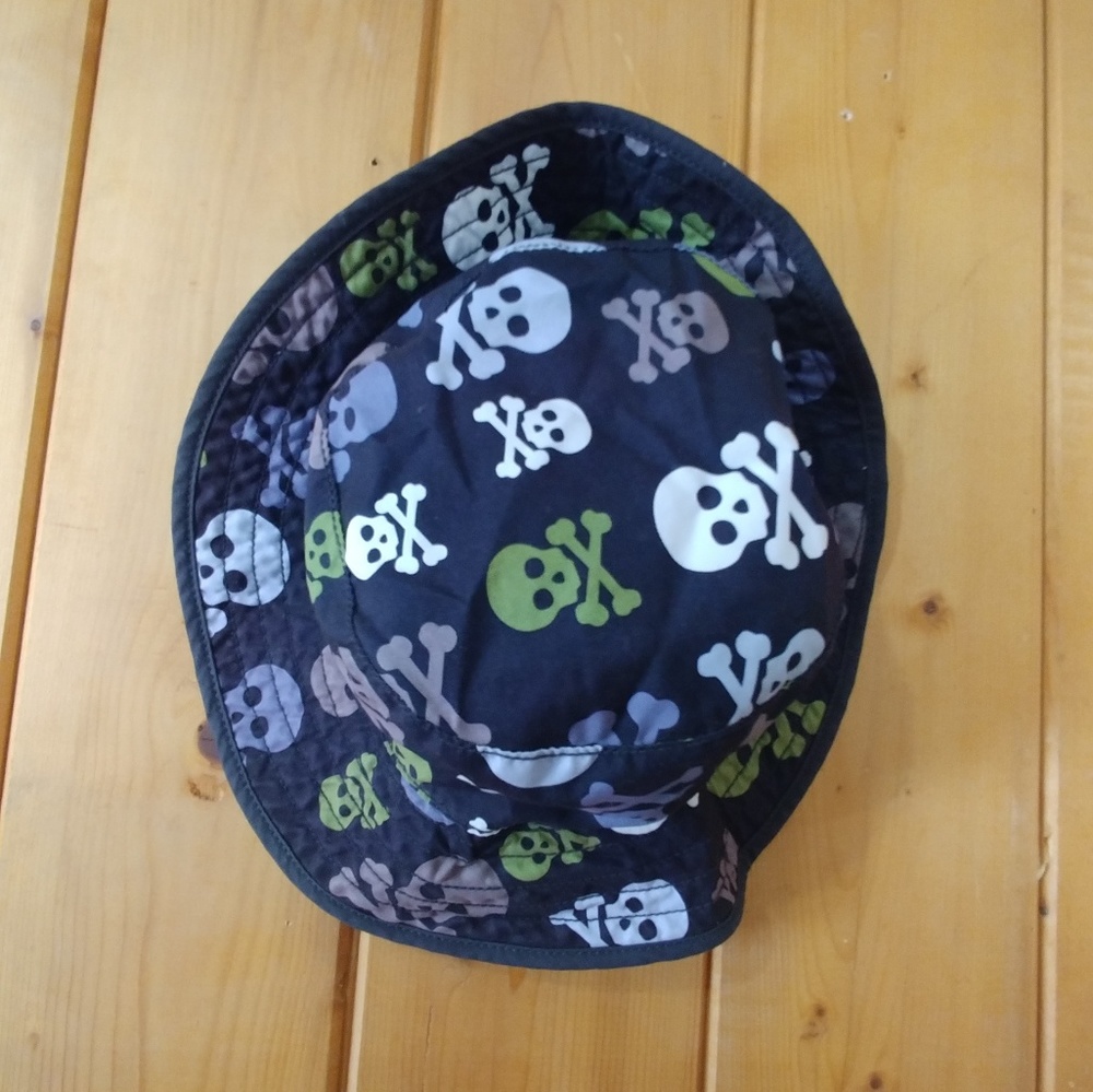 Gymboree boys skull and crossbones hat